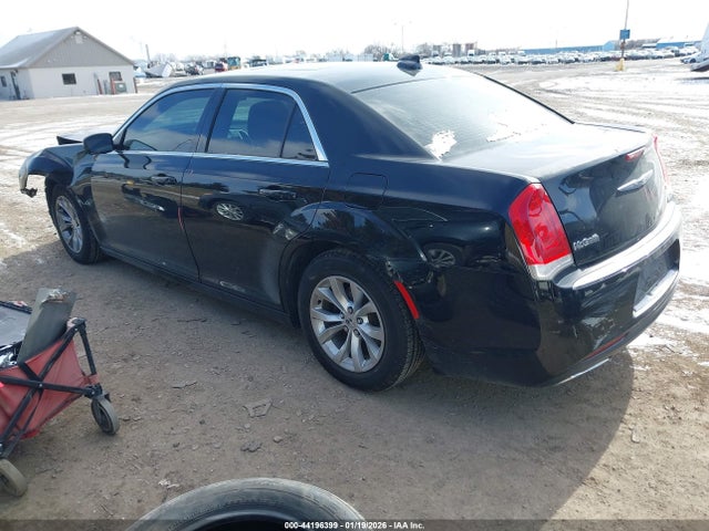 2015 Chrysler 300 Limited მანქანა იყიდება აუქციონზე, vin: 2C3CCAAG6FH868163, აუქციონის ნომერი: 44196399