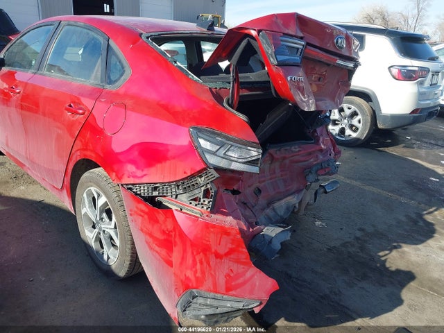 3KPF24AD2ME273273 KIA Forte Lxs