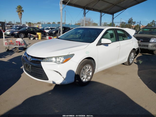 Toyota CAMRY LE 2015 4T4BF1FK7FR451757 Image 2