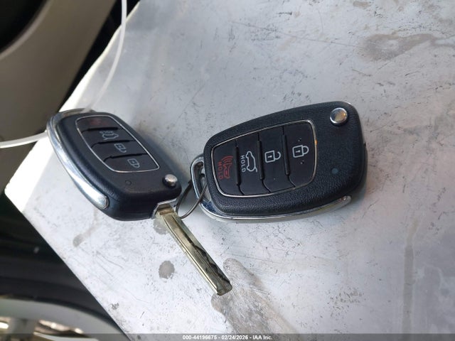KM8J23A4XLU157996 Hyundai TUCSON SE