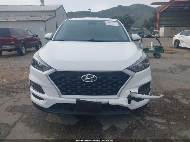 KM8J23A4XLU157996 Hyundai TUCSON SE