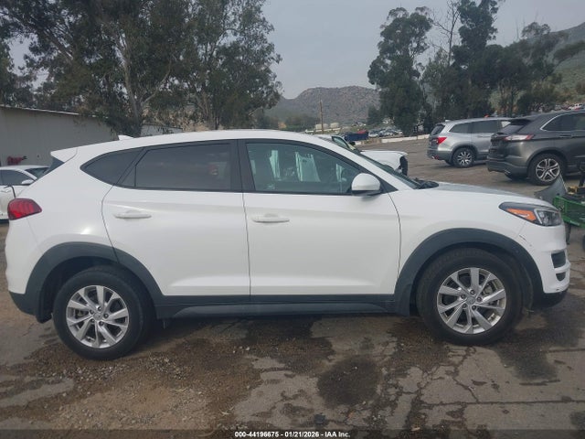 KM8J23A4XLU157996 Hyundai TUCSON SE