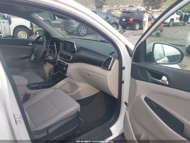 KM8J23A4XLU157996 Hyundai TUCSON SE