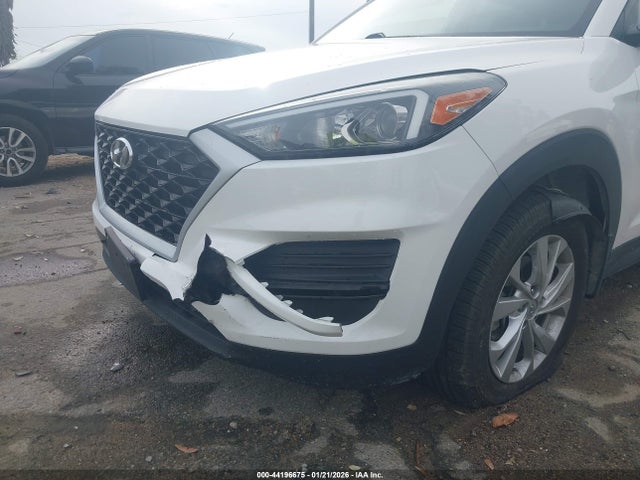 KM8J23A4XLU157996 Hyundai TUCSON SE