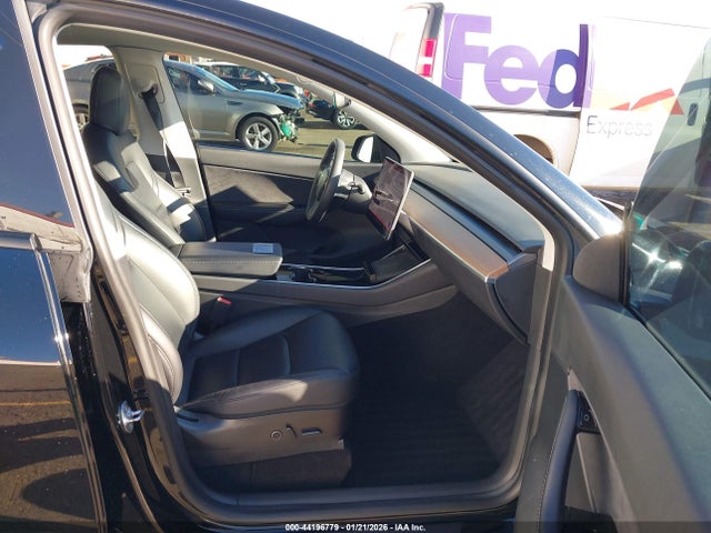 Продаж на аукціоні авто 2021 Tesla Model Y Long Range Dual Motor All-wheel Drive, vin: 5YJYGDEEXMF084913, номер лоту: 44196779