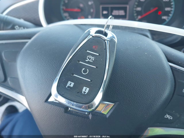 1G1ZD5ST5NF172330 Chevrolet Malibu Fwd Lt