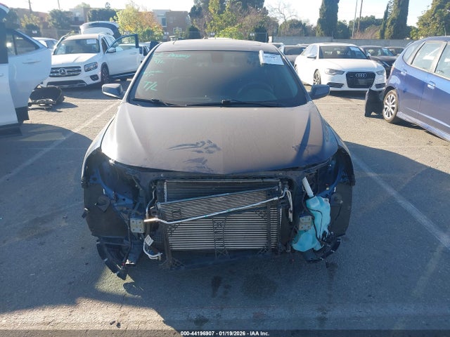 1G1ZD5ST5NF172330 Chevrolet Malibu Fwd Lt