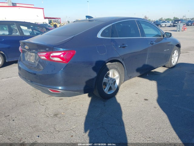 1G1ZD5ST5NF172330 Chevrolet Malibu Fwd Lt