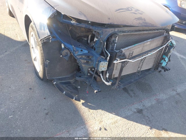 1G1ZD5ST5NF172330 Chevrolet Malibu Fwd Lt