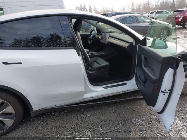 2021 TESLA MODEL Y 5YJYGDEE1MF149602 Photo 4