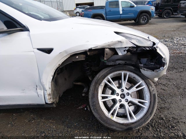 2021 TESLA MODEL Y 5YJYGDEE1MF149602 Photo 5