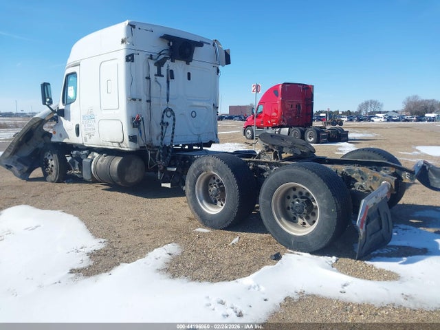 44196950 :رقم المزاد ، 3AKJGLDVXLDLG7561 vin ، 2020 Freightliner Cascadia 125 مزاد بيع