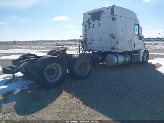 44196950 :رقم المزاد ، 3AKJGLDVXLDLG7561 vin ، 2020 Freightliner Cascadia 125 مزاد بيع