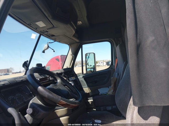 44196950 :رقم المزاد ، 3AKJGLDVXLDLG7561 vin ، 2020 Freightliner Cascadia 125 مزاد بيع