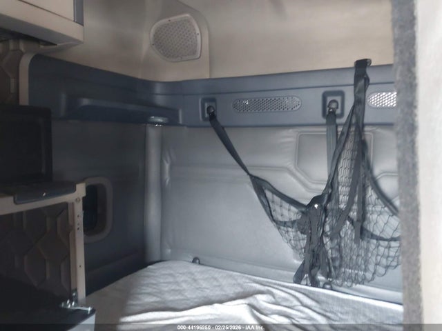 44196950 :رقم المزاد ، 3AKJGLDVXLDLG7561 vin ، 2020 Freightliner Cascadia 125 مزاد بيع