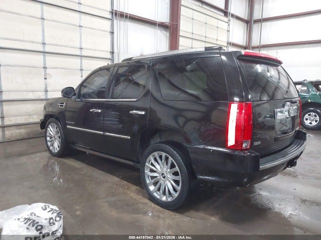 2011 CADILLAC ESCALADE 1GYS4CEF0BR398931 Photo 2