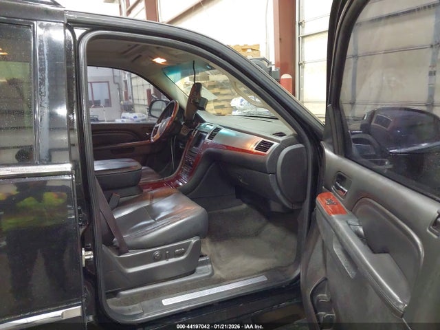 2011 CADILLAC ESCALADE 1GYS4CEF0BR398931 Photo 4