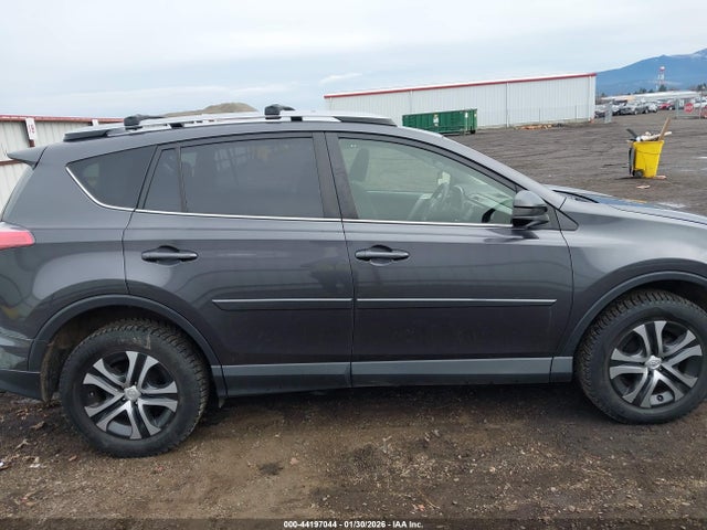 JTMBFREVXHJ104887 Toyota RAV4 LE