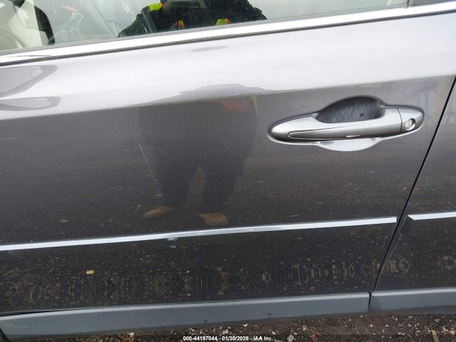 JTMBFREVXHJ104887 Toyota RAV4 LE