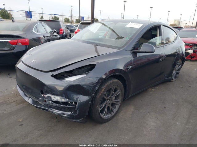 2024 TESLA MODEL Y 7SAYGDED0RF129567 Photo 1