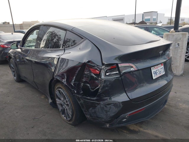 2024 TESLA MODEL Y 7SAYGDED0RF129567 Photo 2