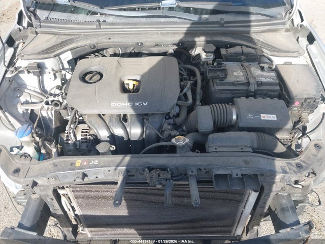 KMHD74LF8HU084069 Hyundai ELANTRA SE