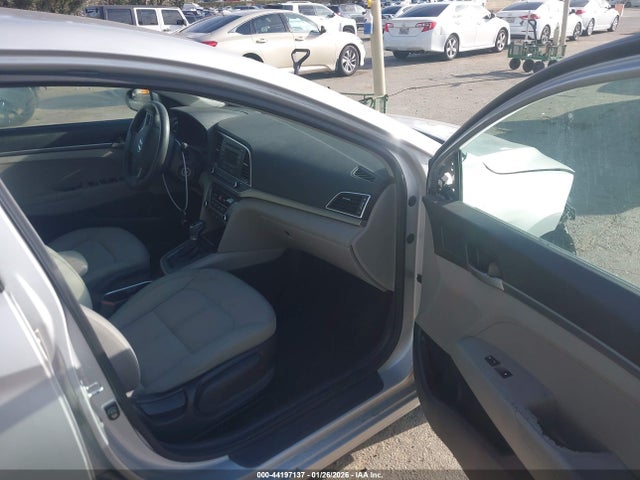 KMHD74LF8HU084069 Hyundai ELANTRA SE