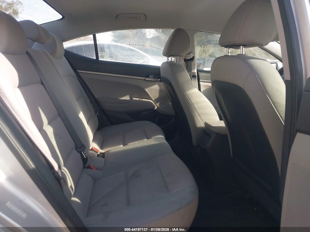 KMHD74LF8HU084069 Hyundai ELANTRA SE