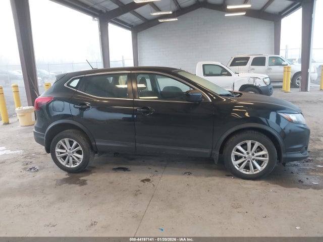 JN1BJ1CR6HW120743 Nissan Rogue Sport S