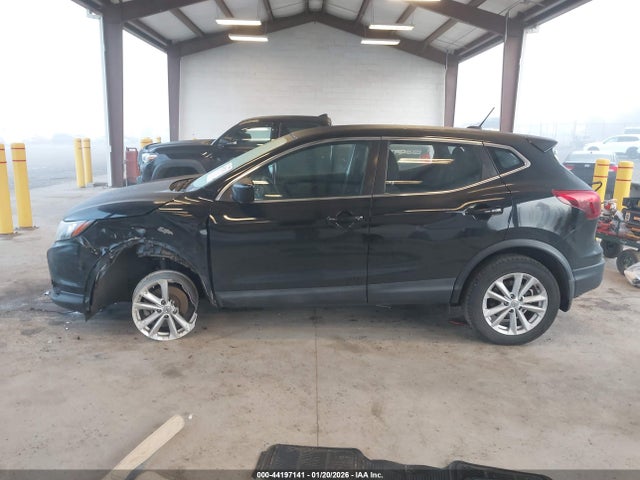 JN1BJ1CR6HW120743 Nissan Rogue Sport S