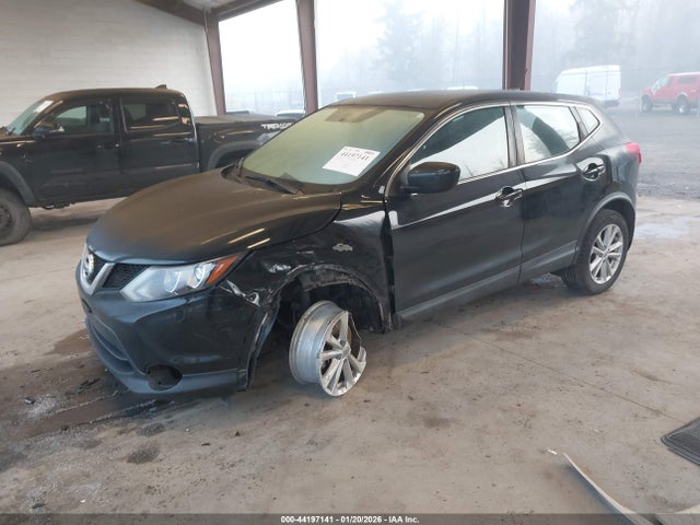 JN1BJ1CR6HW120743 Nissan Rogue Sport S