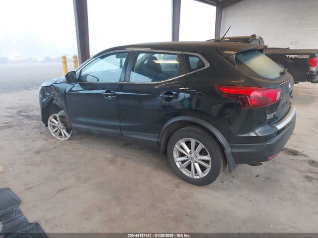 JN1BJ1CR6HW120743 Nissan Rogue Sport S