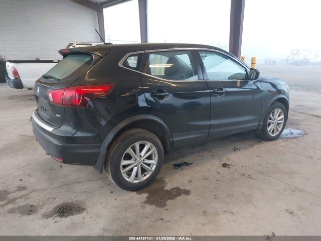 JN1BJ1CR6HW120743 Nissan Rogue Sport S