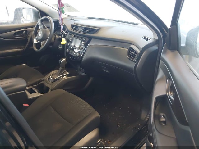 JN1BJ1CR6HW120743 Nissan Rogue Sport S