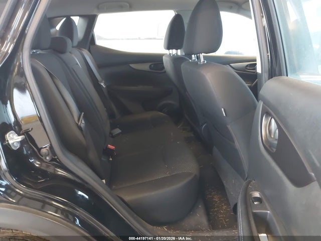 JN1BJ1CR6HW120743 Nissan Rogue Sport S