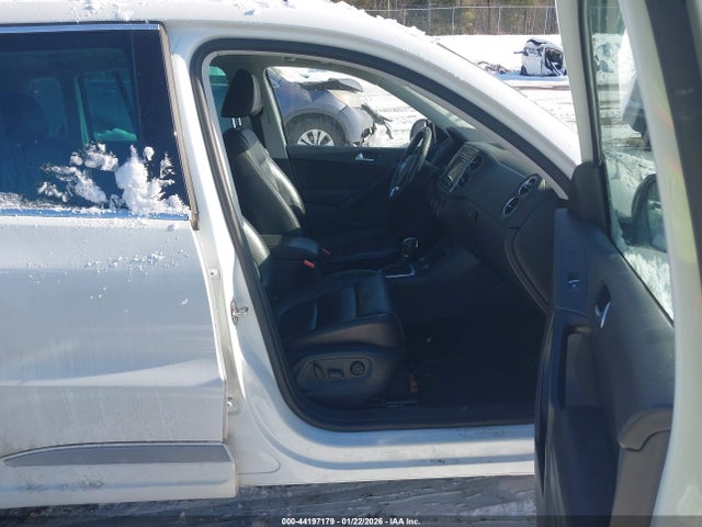 2017 VOLKSWAGEN TIGUAN WVGUV7AXXHW512599 Photo 4