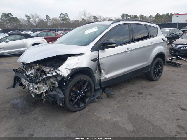 44197193 :رقم المزاد ، 1FMCU9J96HUC49888 vin ، 2017 Ford Escape Titanium مزاد بيع