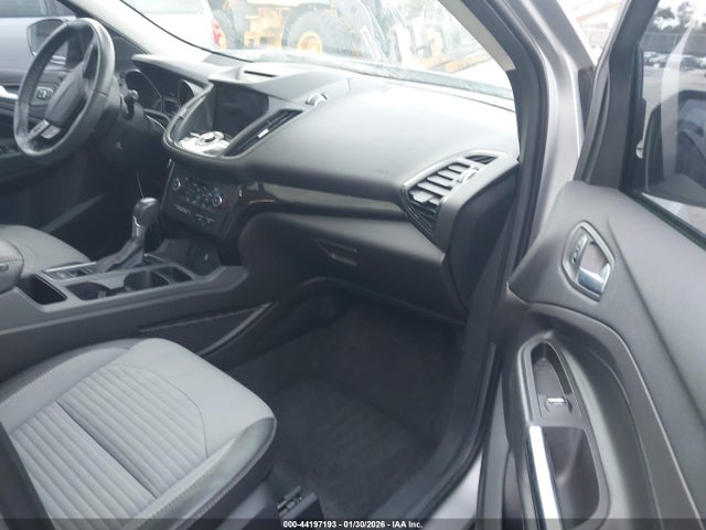 44197193 :رقم المزاد ، 1FMCU9J96HUC49888 vin ، 2017 Ford Escape Titanium مزاد بيع