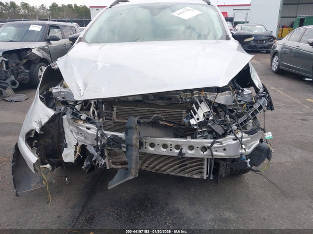 44197193 :رقم المزاد ، 1FMCU9J96HUC49888 vin ، 2017 Ford Escape Titanium مزاد بيع