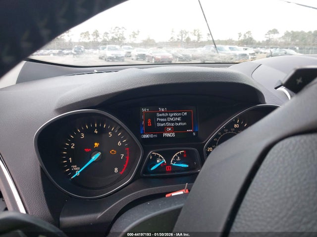 44197193 :رقم المزاد ، 1FMCU9J96HUC49888 vin ، 2017 Ford Escape Titanium مزاد بيع