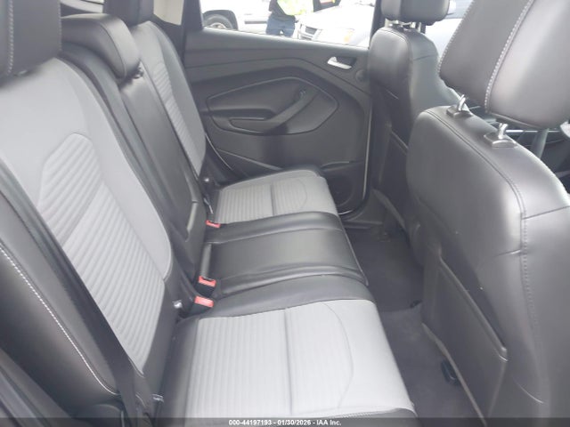 44197193 :رقم المزاد ، 1FMCU9J96HUC49888 vin ، 2017 Ford Escape Titanium مزاد بيع