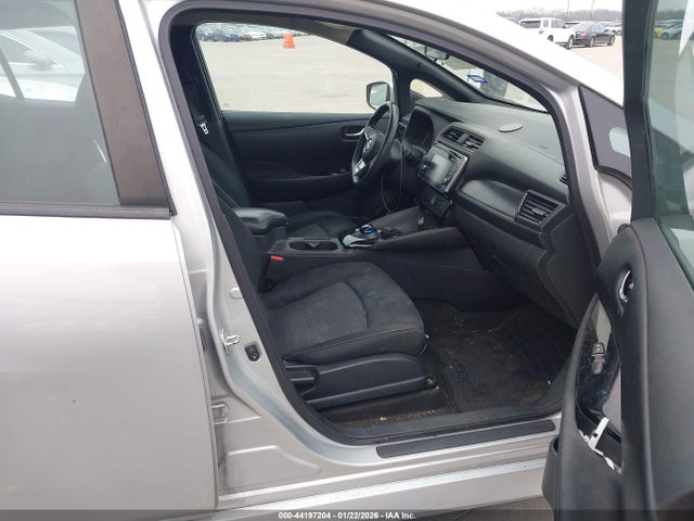 1N4AZ1CP5JC300213 Nissan LEAF SV