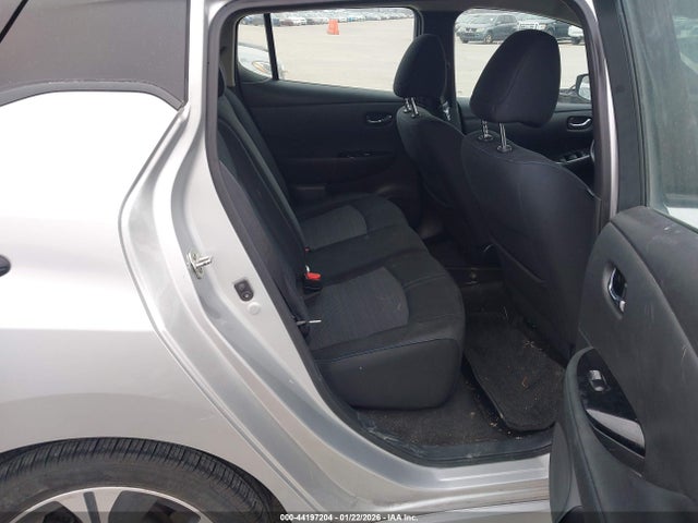 1N4AZ1CP5JC300213 Nissan LEAF SV