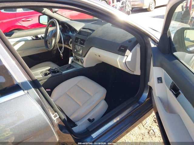 44197245 :رقم المزاد ، WDDGF54X39R061519 vin ، 2009 Mercedes-benz C 300 Luxury/sport مزاد بيع