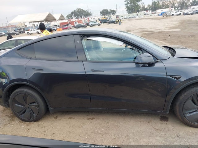 7SAYGDED8TF452157 Tesla Model Y Premium Rear-wheel Drive/standard Rear-wheel Drive