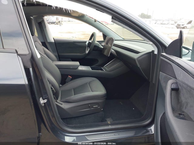 2026 TESLA MODEL Y 7SAYGDED8TF452157 Photo 4