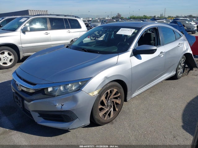 Honda CIVIC EX 2018 2HGFC2F7XJH562987 Image 2