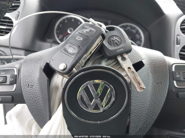 WVGAV7AX6FW511983 Volkswagen Tiguan Sel
