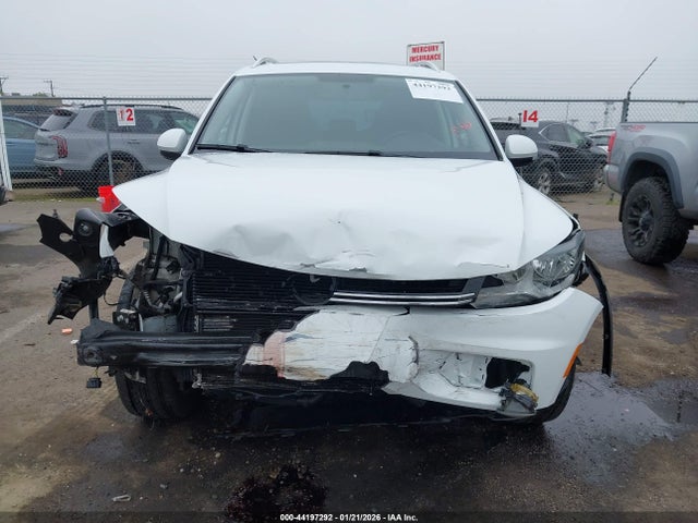 WVGAV7AX6FW511983 Volkswagen Tiguan Sel