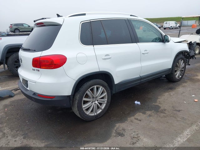 WVGAV7AX6FW511983 Volkswagen Tiguan Sel